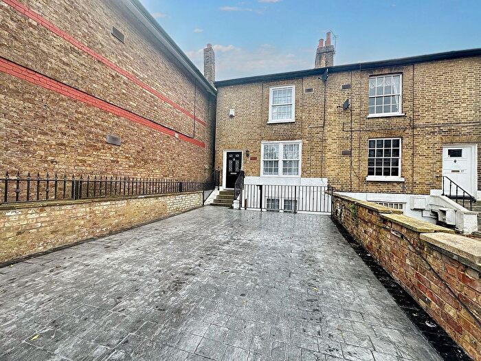 6 Bedroom Terraced House To Rent In Hillingdon Road, Uxbridge, UB10