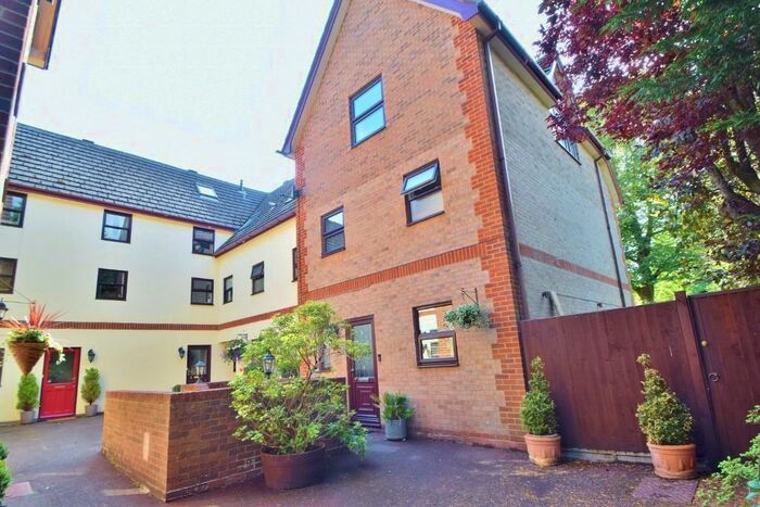 3 Bedroom End Of Terrace House To Rent In Bournemouth, BH2