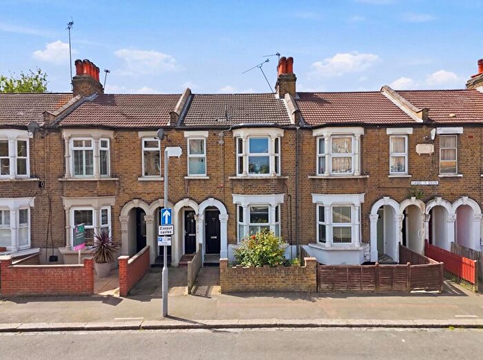 2 Bedroom Flat For Sale In Francis Road, Leyton, E10