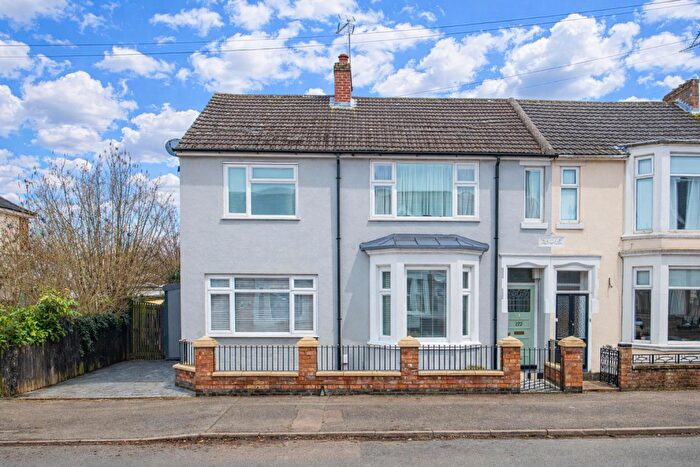 4 Bedroom Semi Detached House For Sale In Kingsley Avenue, Kettering, NN16