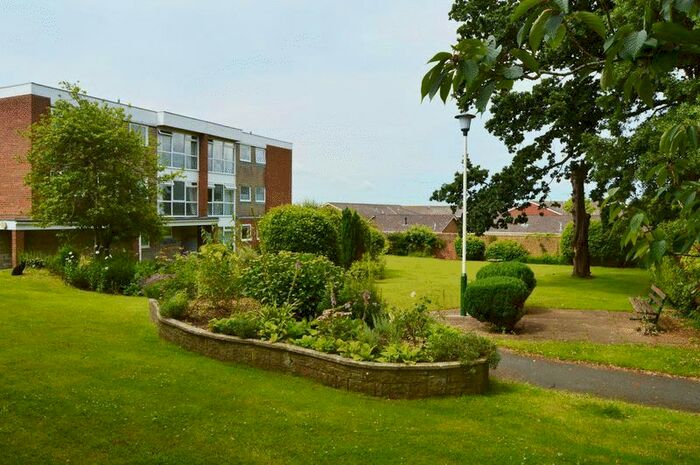 2 Bedroom Flat To Rent In Cockerell Rise, East Cowes, PO32