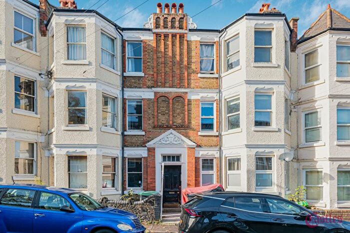 2 Bedroom Flat For Sale In Birkbeck Mansions, Birkbeck Road, N8