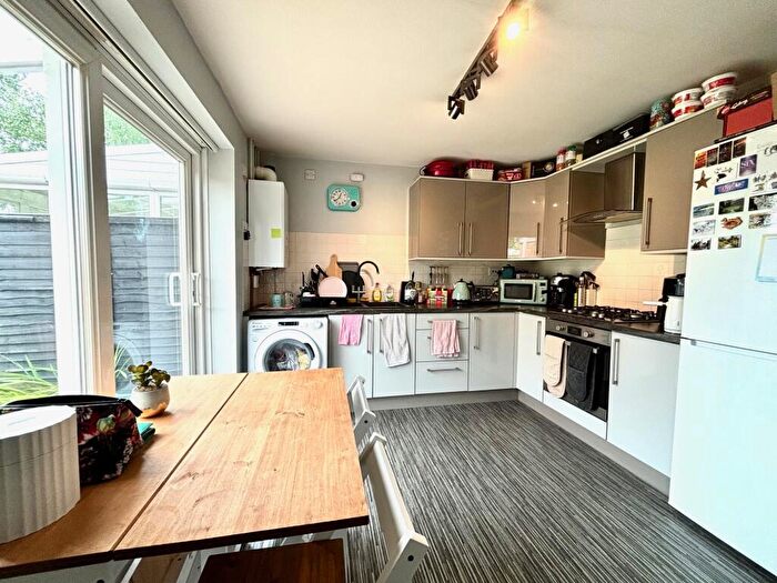 2 Bedroom Semi-Detached House To Rent In Hicks Close, Warwick, CV34