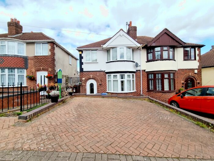 3 Bedroom House To Rent In Regent Avenue, Tividale, Oldbury, B69