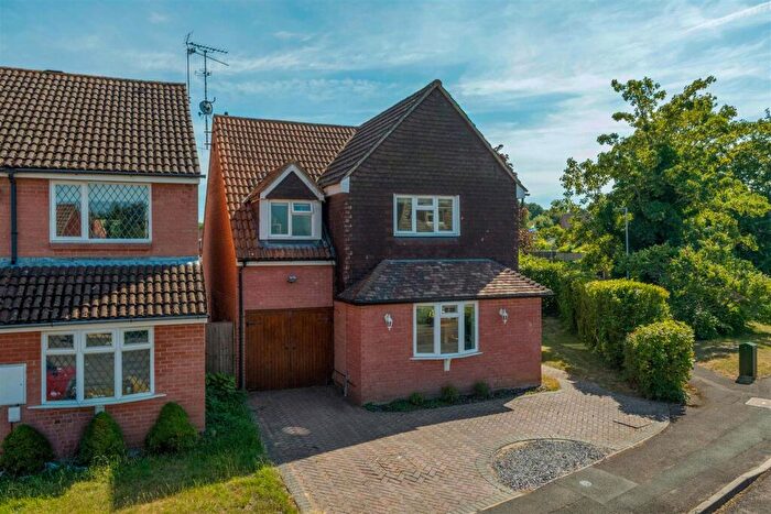 4 Bedroom Detached House For Sale In Kestrel Way, Wokingham, Berkshire, RG41