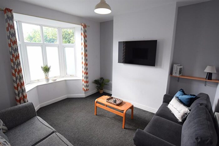 4 Bedroom Terraced House To Rent In Carholme Road - Student House - /, LN1
