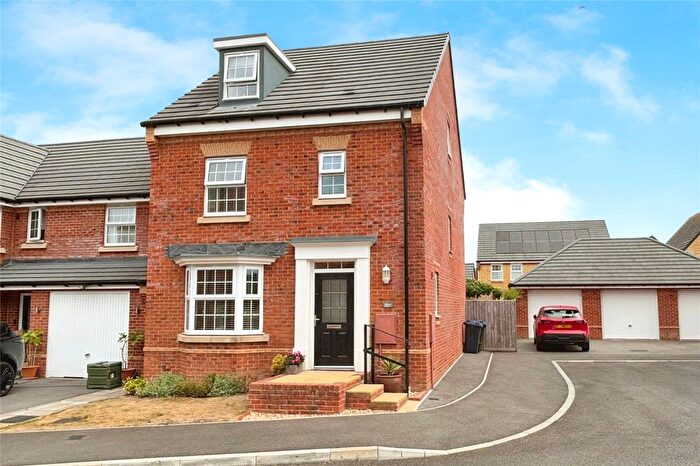 4 Bedroom Detached House For Sale In Freestone Grove, Westbury, BA13