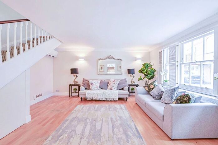 3 Bedroom Mews To Rent In Onslow Mews West, South Kensington, London, SW7