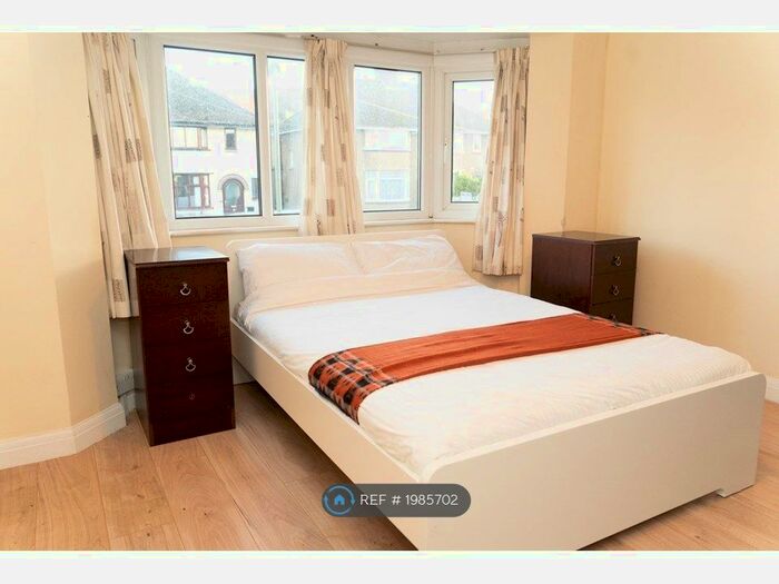 4 Bedroom Semi-Detached House To Rent In Grovelands Road, Headington, Oxford, OX3