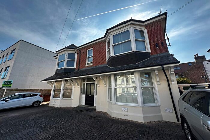 1 Bedroom Flat To Rent In Queens Road, Worthing, BN11