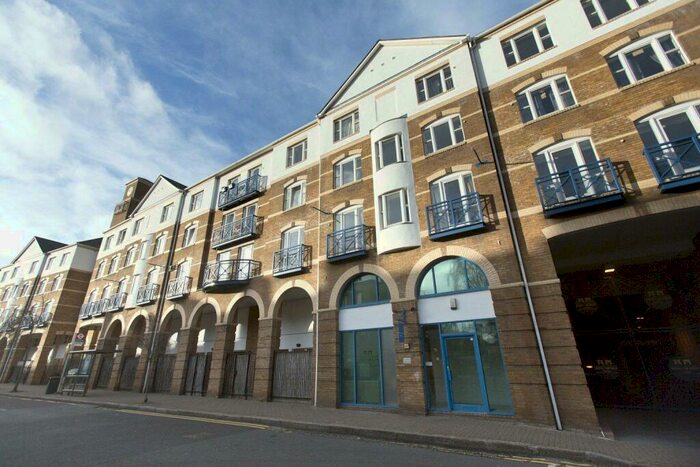 Studio To Rent In Windsor Court, Rotherhithe Street, SE16