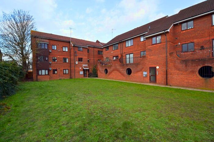 1 Bedroom Flat To Rent In Blenheim Place, Steve Biko Way, Hounslow, Greater London, TW3
