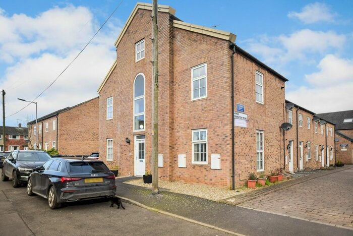 1 Bedroom Flat To Rent In Littlelands, Cottingley, Bingley, BD16