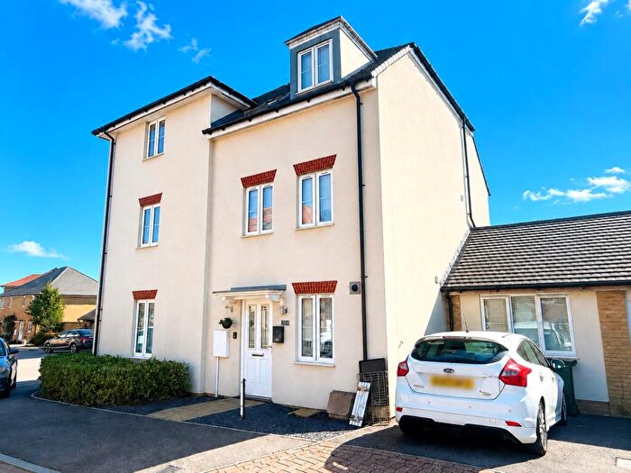 3 Bedroom Semi Detached House For Sale In Millyard Road, Aylesham, Canterbury, Kent, CT3