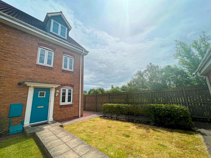 4 Bedroom End Of Terrace House To Rent In Lapwing Way, Scunthorpe, DN16