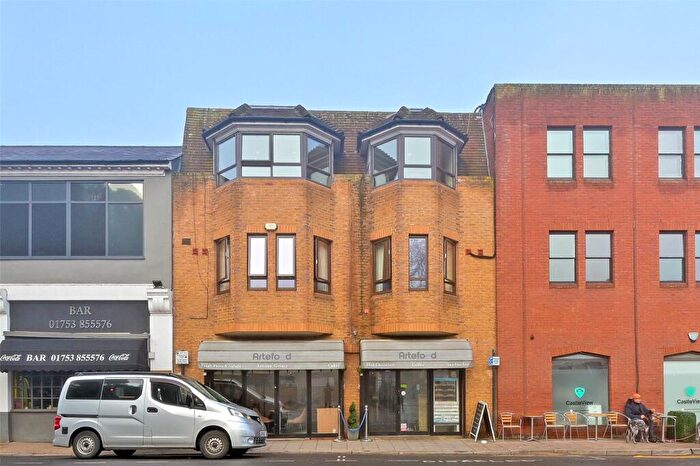 2 Bedroom Apartment To Rent In Farm Yard, Windsor, Berkshire, SL4