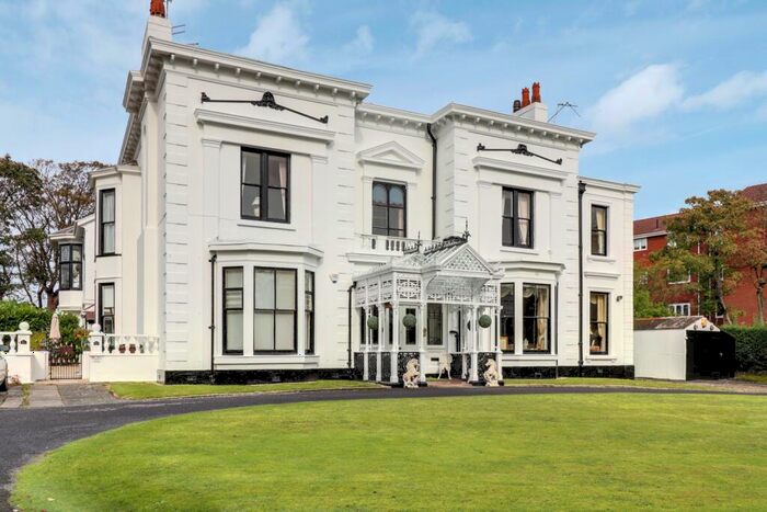 2 Bedroom Apartment For Sale In Westcliffe Road, Birkdale, Southport, PR8