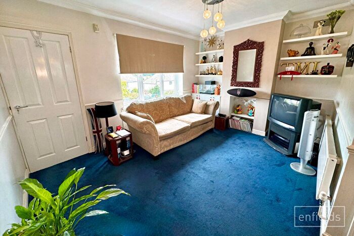 2 Bedroom Semi-detached House For Sale In Ferndene Way, Southampton, SO18