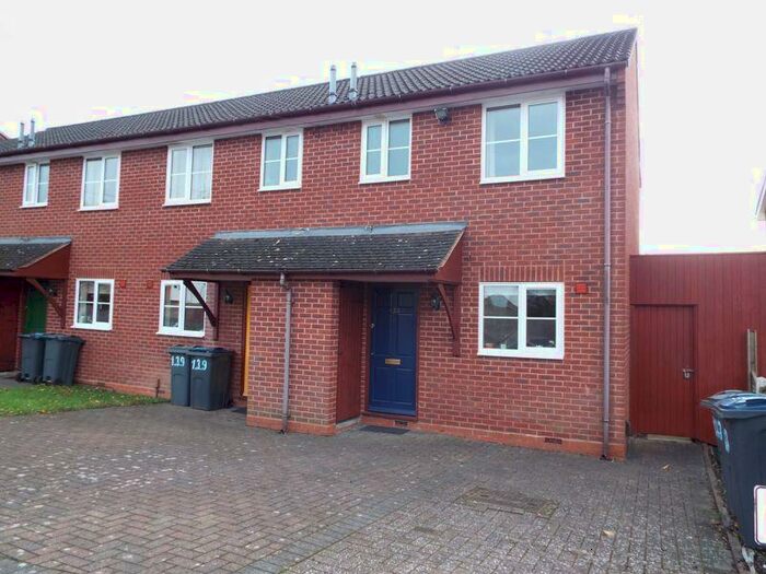 2 Bedroom End Of Terrace House To Rent In Lomaine Drive, Kings Norton, Birmingham, B30