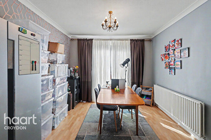 3 Bedroom End Of Terrace House For Sale In Glen Gardens, Croydon, CR0