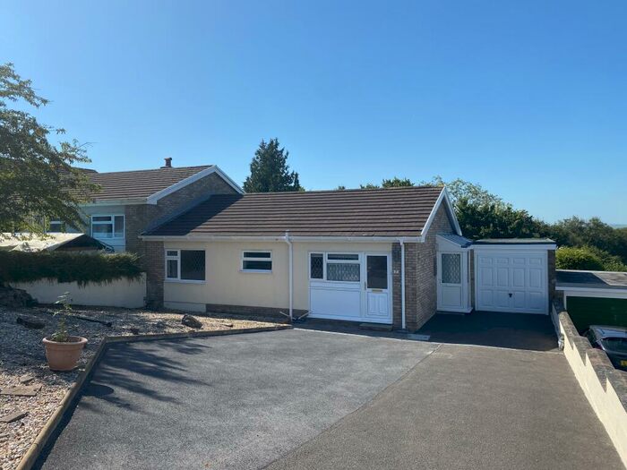 2 Bedroom Bungalow To Rent In Maes Dolau, Idole, SA32