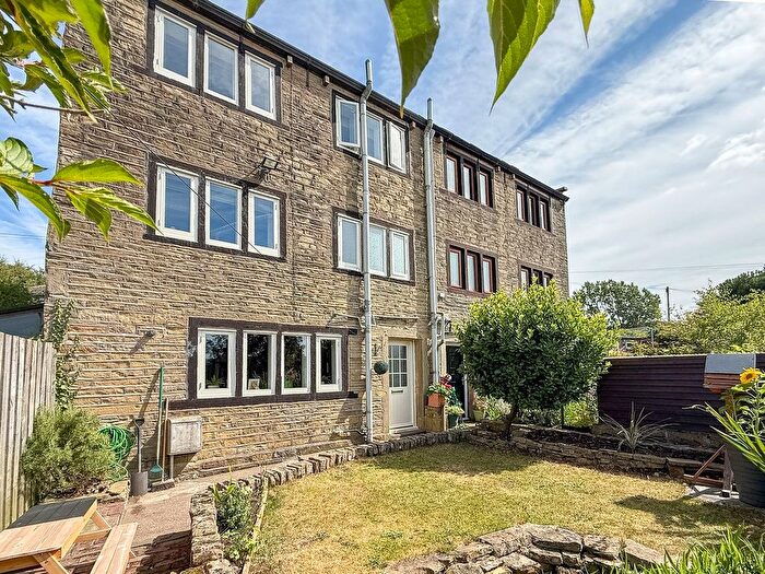 2 Bedroom Cottage For Sale In Gillroyd Lane, Linthwaite, Huddersfield, HD7