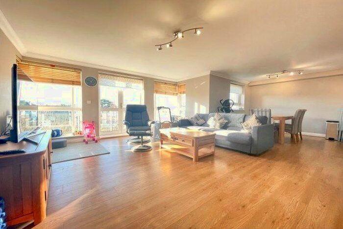 2 Bedroom Flat To Rent In Wheeler Place, Bromley, BR2