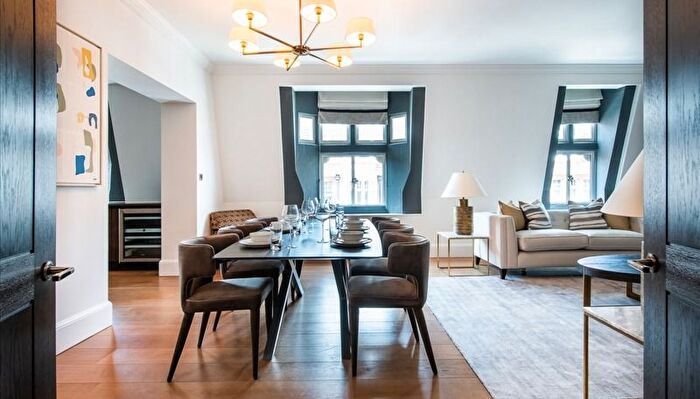 3 Bedroom Flat To Rent In Duke Street, W1K
