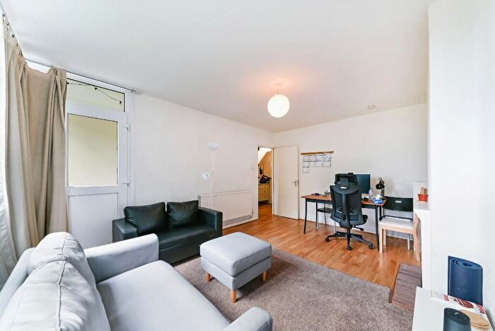 3 Bedroom Apartment To Rent In Dickens Estate, London, SE16