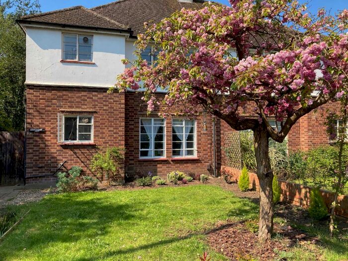 2 Bedroom Flat To Rent In St. Margarets Road, St Margarets, Twickenham, TW1