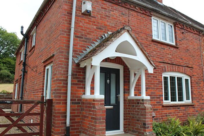 3 Bedroom Cottage To Rent In Pennhouse Farm Cottage, HP10