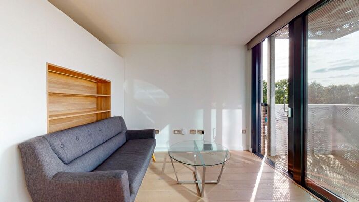 Studio To Rent In Highgate Hill, London, N19