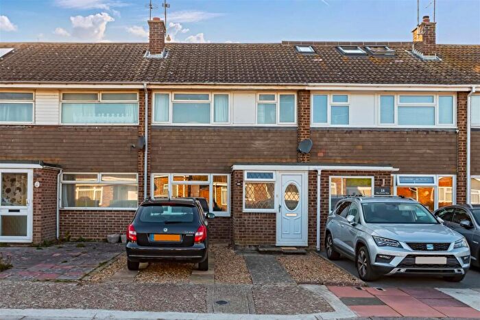 3 Bedroom House For Sale In The Greenway, Goring-By-Sea, Worthing, BN12
