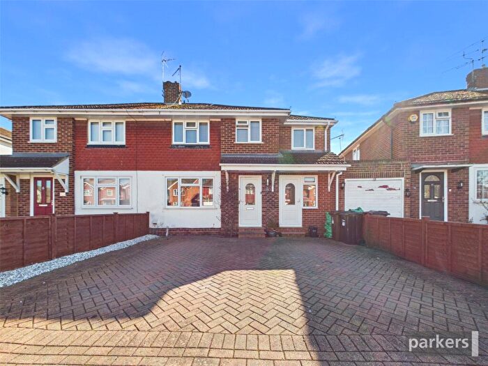 4 Bedroom Semi Detached House For Sale In Malone Road, Woodley, Reading, Berkshire, RG5