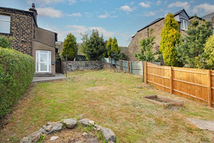 1 Bedroom Cottage For Sale In Stones Bank, Ripponden, HX6