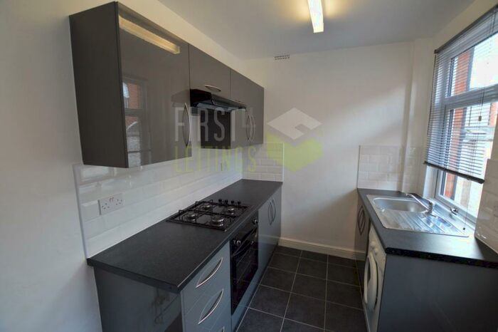 3 Bedroom End Of Terrace House To Rent In Bulwer Road, Leicester, LE2