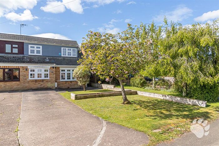 3 Bedroom Semi-Detached House For Sale In Bromfords Close, Wickford, SS12