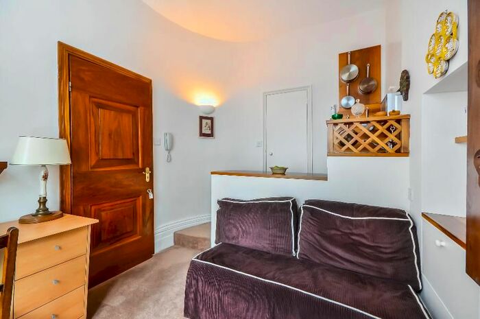 Studio To Rent In Charlwood Street, London, SW1V