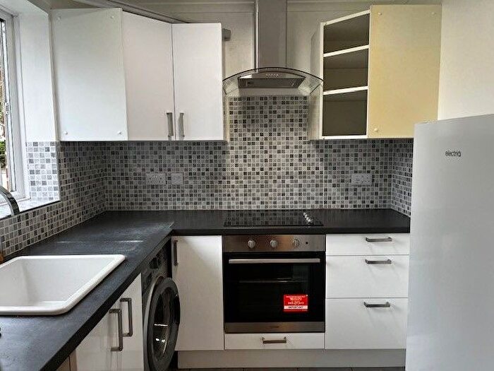 1 Bedroom Flat To Rent In Percy Gardens, Worcester Park, KT4