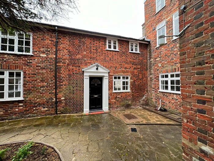 2 Bedroom Flat To Rent In Hitchin Street, Baldock, SG7
