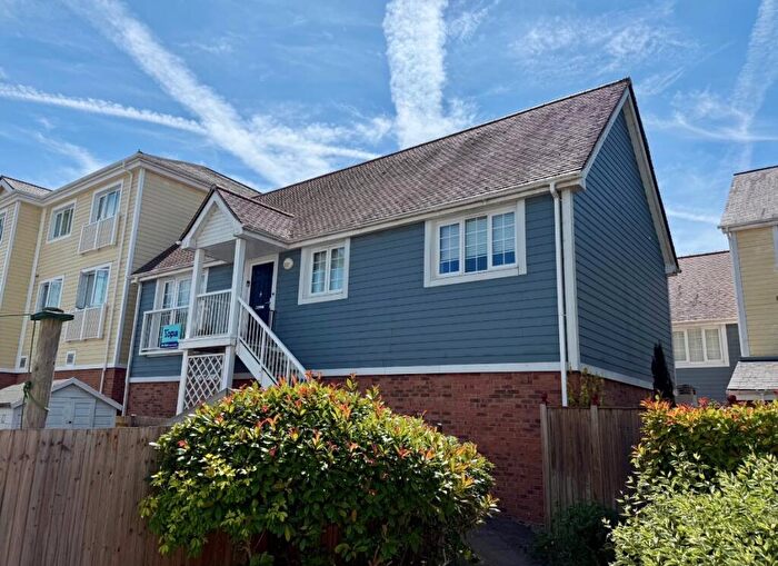 2 Bedroom Apartment For Sale In Higham Avenue, Snodland, ME6