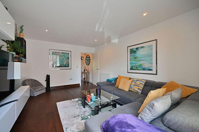 4 Bedroom Detached House For Sale In Hermitage Road, London, Harringay, London, N15