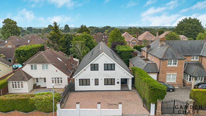 6 Bedroom Detached House For Sale In Penn Road, Park Street, AL2