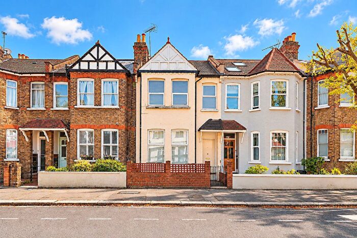 1 Bedroom Flat For Sale In Leighton Road, Northfields, Ealing, W13