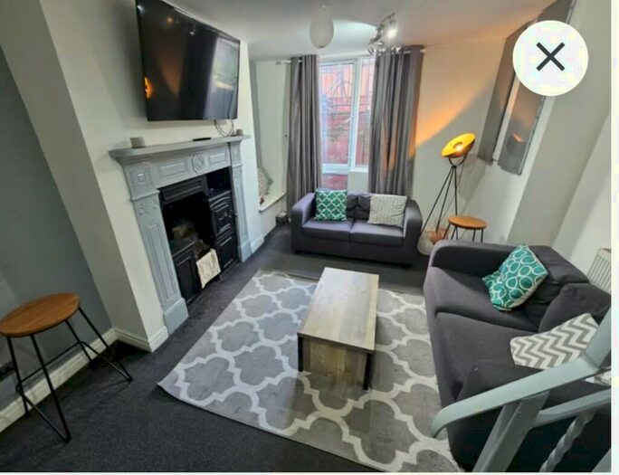 6 Bedroom Terraced House To Rent In Headingley Avenue, Leeds, West Yorkshire, LS6