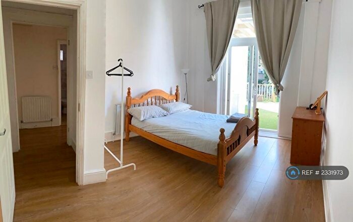 2 Bedroom Flat To Rent In Lichfield Grove, London, N3