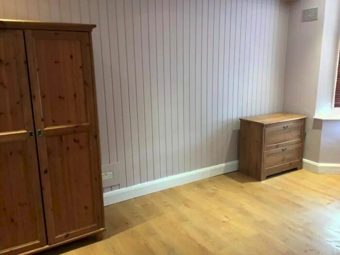 Studio To Rent In Gunnersbury Lane, Acton W3