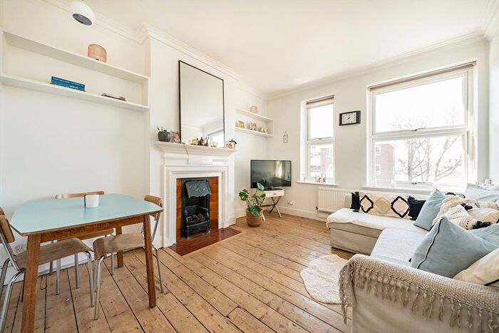 1 Bedroom Flat To Rent In Garratt Lane, Earlsfield, SW18