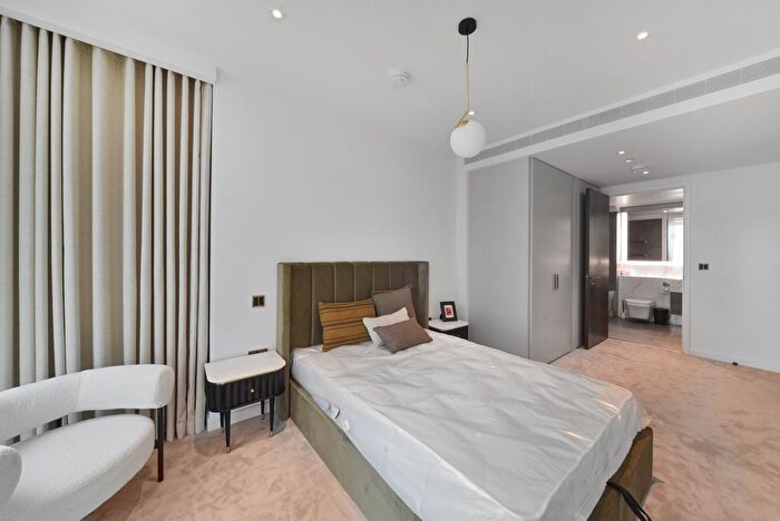 2 Bedroom Flat To Rent In Carnation Way, London, SW8