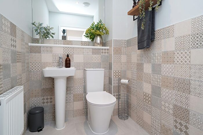 3 Bedroom End Terrace House For Sale In Field View, Brackley, NN13